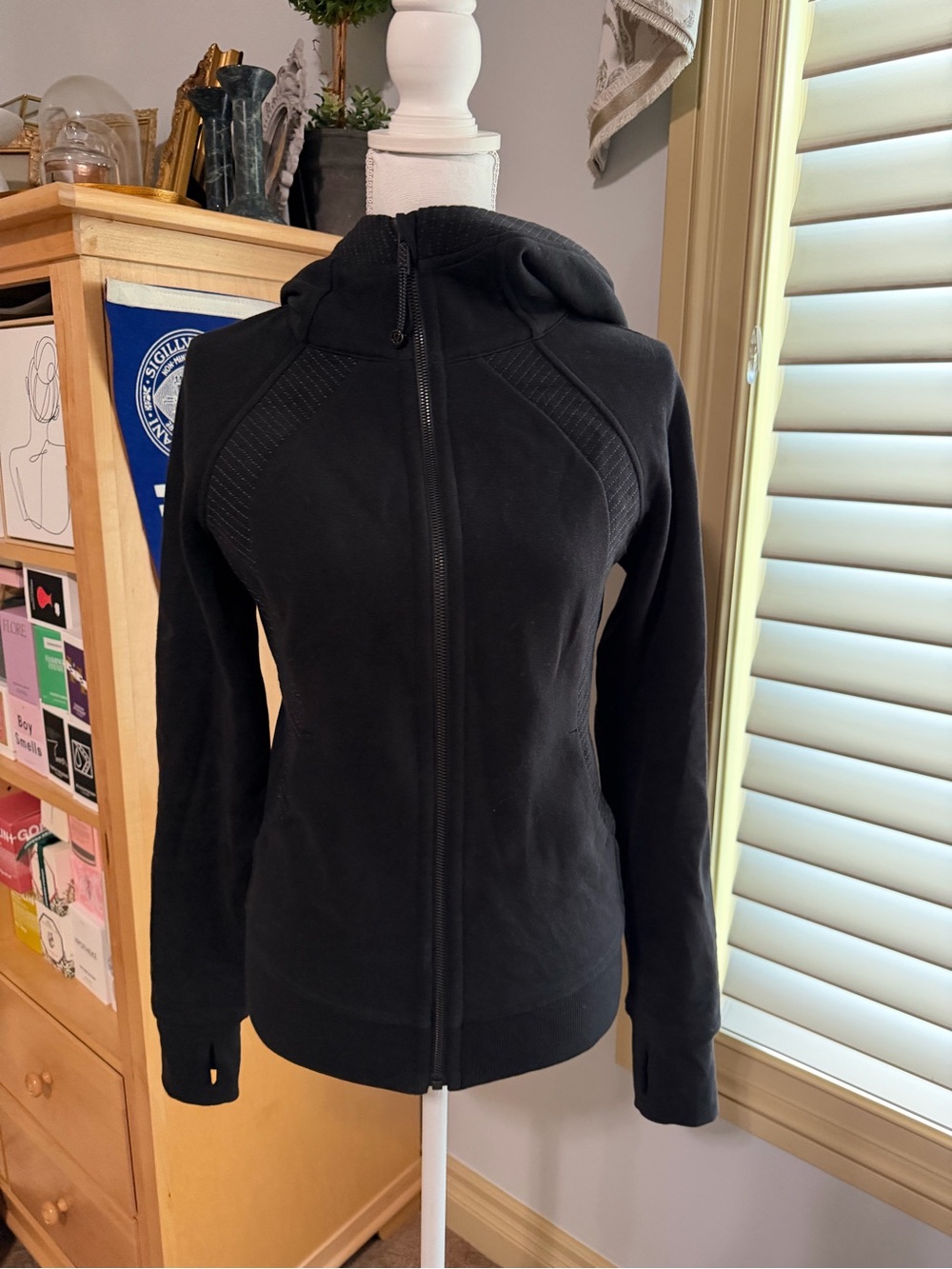 NWOT Lululemon Women’s Black Scuba Hoodie Size 4